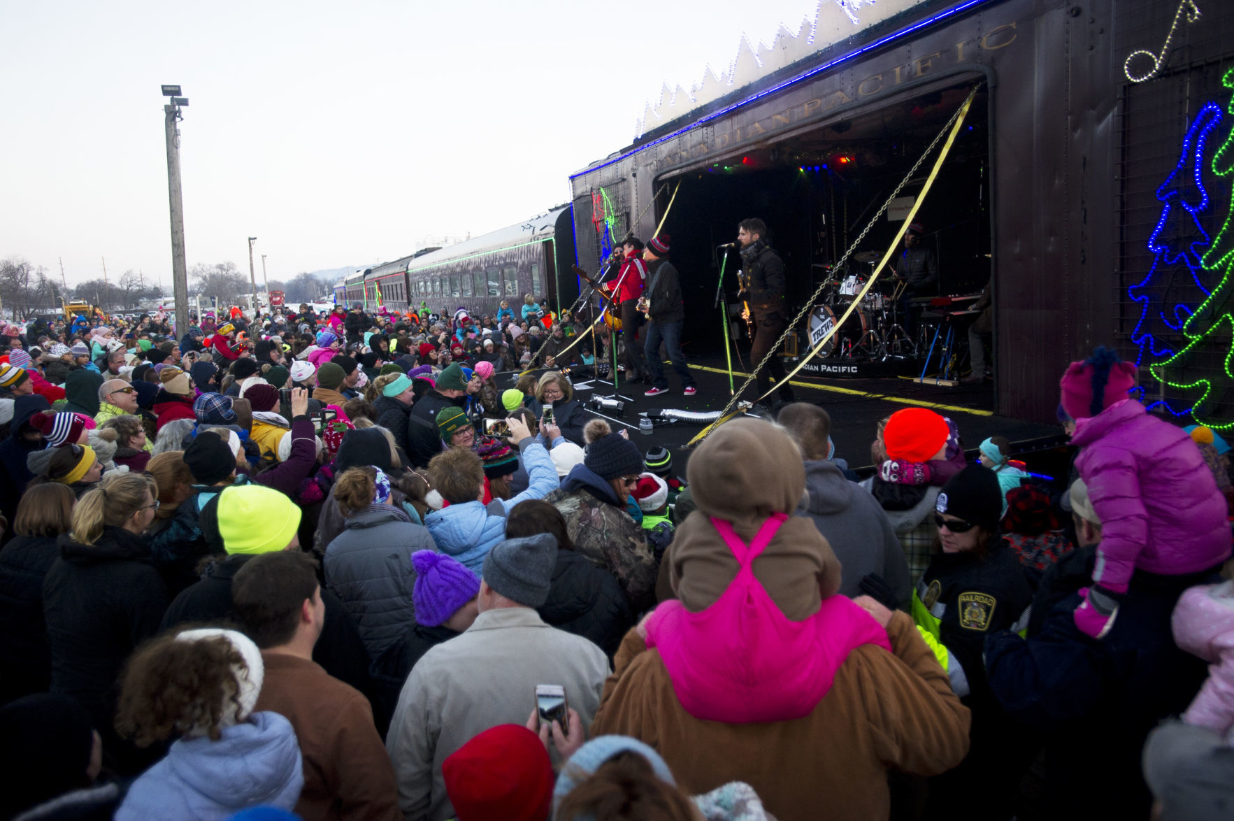 Holiday Train 06